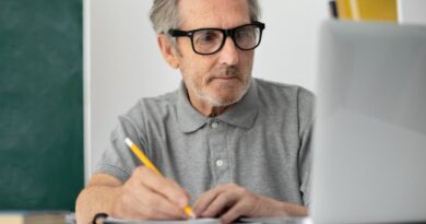 cursos-de-especializacao-gratuitos-a-distancia-recebem-inscricoes-ate-02-04-e-oferecem-462-vagas