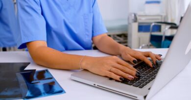cursos-gratuitos-de-especializacao-tecnica-ead-em-enfermagem-abrem-5-mil-vagas