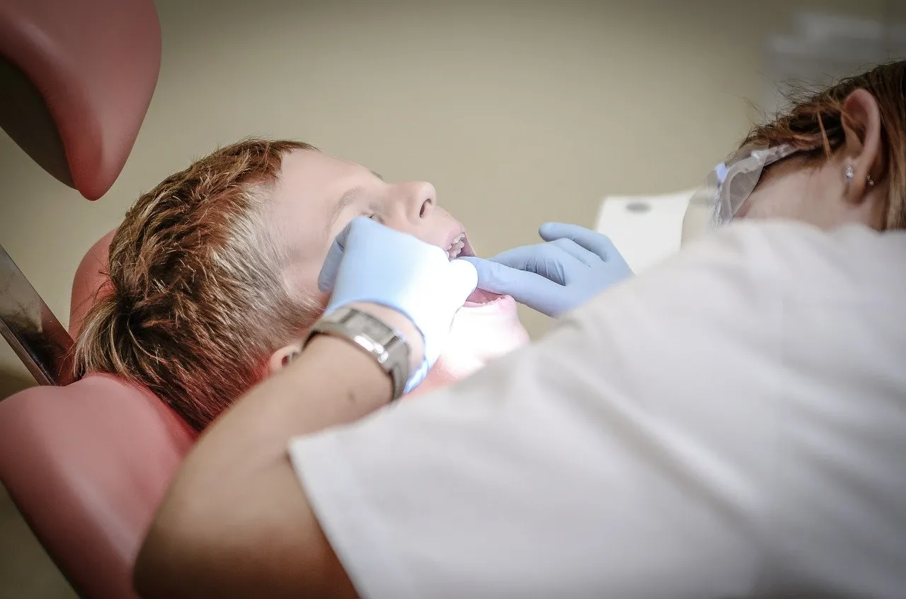Curso-sobre-odontologia-gratuito-a-distância