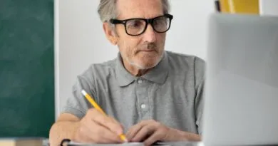 cursos-de-especializacao-gratuitos-a-distancia-recebem-inscricoes-ate-02-04-e-oferecem-462-vagas